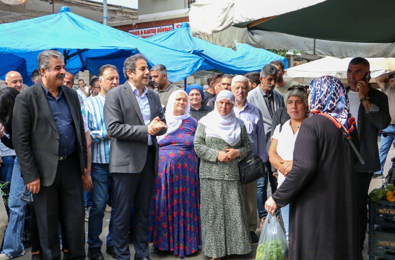 Eş Başkanlar Esnaf ve Halkla Buluştu