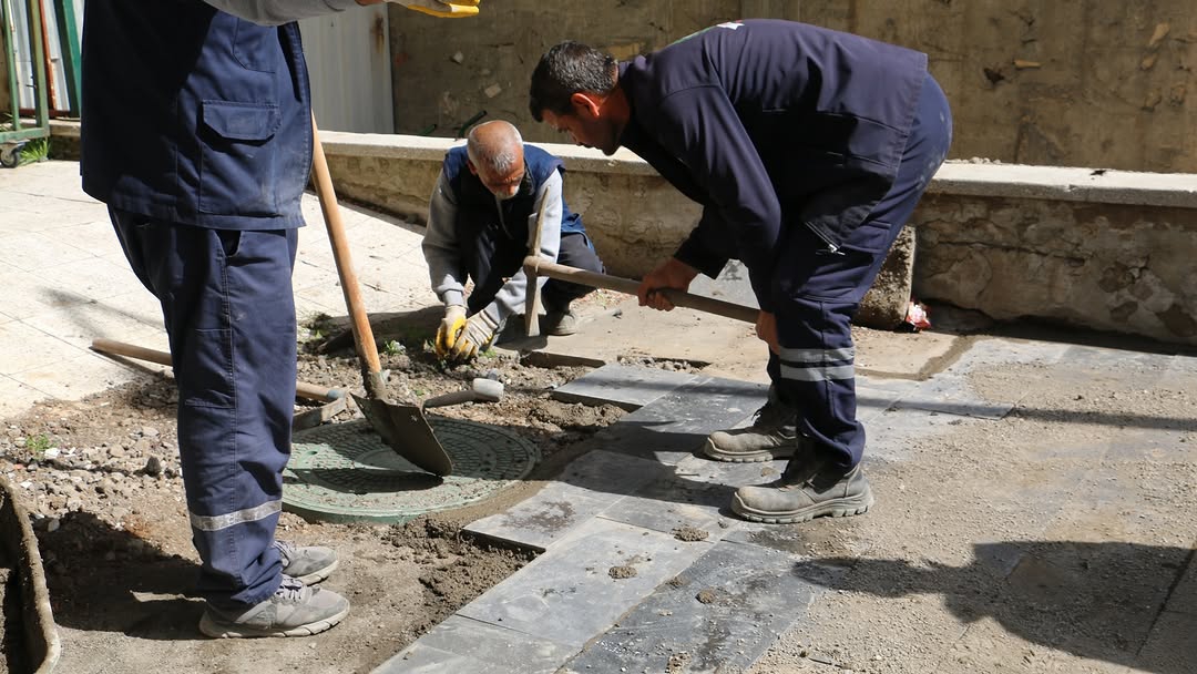 Yaya Güvenliği İçin Yenişehir’de Kaldırımlar Yenileniyor
