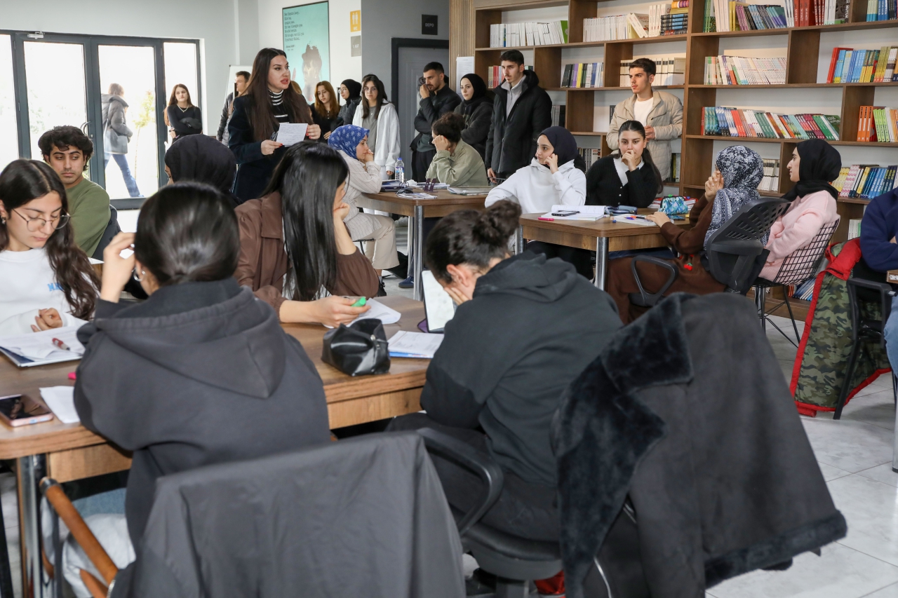  Gençlere “Dijital Şiddet” Eğitimi Verildi