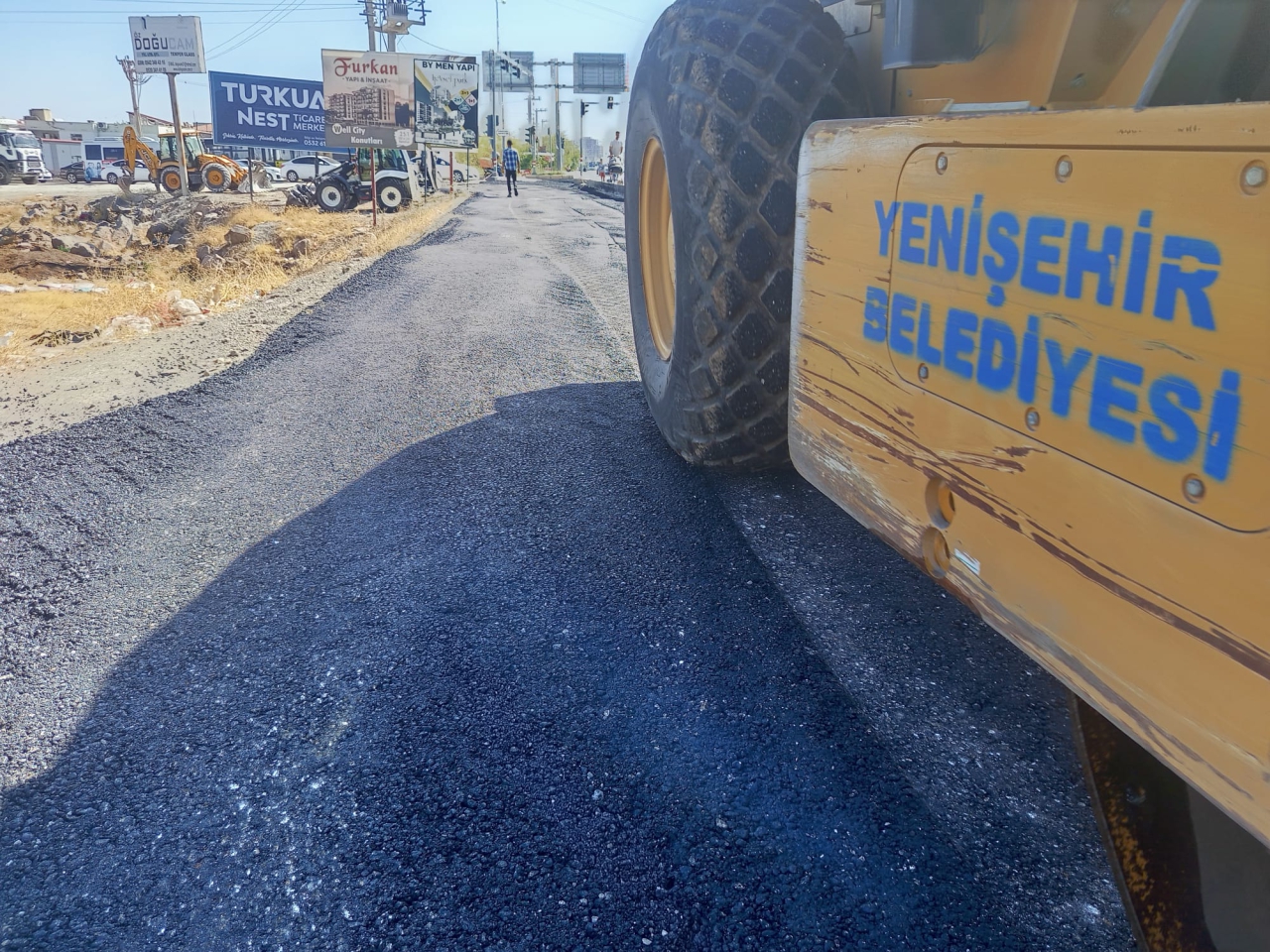 Araştıma Kavşağındaki Servis Geçiş Yoluna Asfalt Serimi