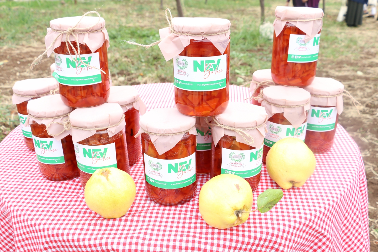 Nev Bahçe’de Toplanan Ayvalar Reçele Dönüştü