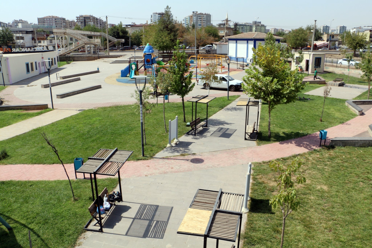 Fabrika Mahallesi Aziz Sancar Parkı'nda Kent Mobilyaları Çalışması