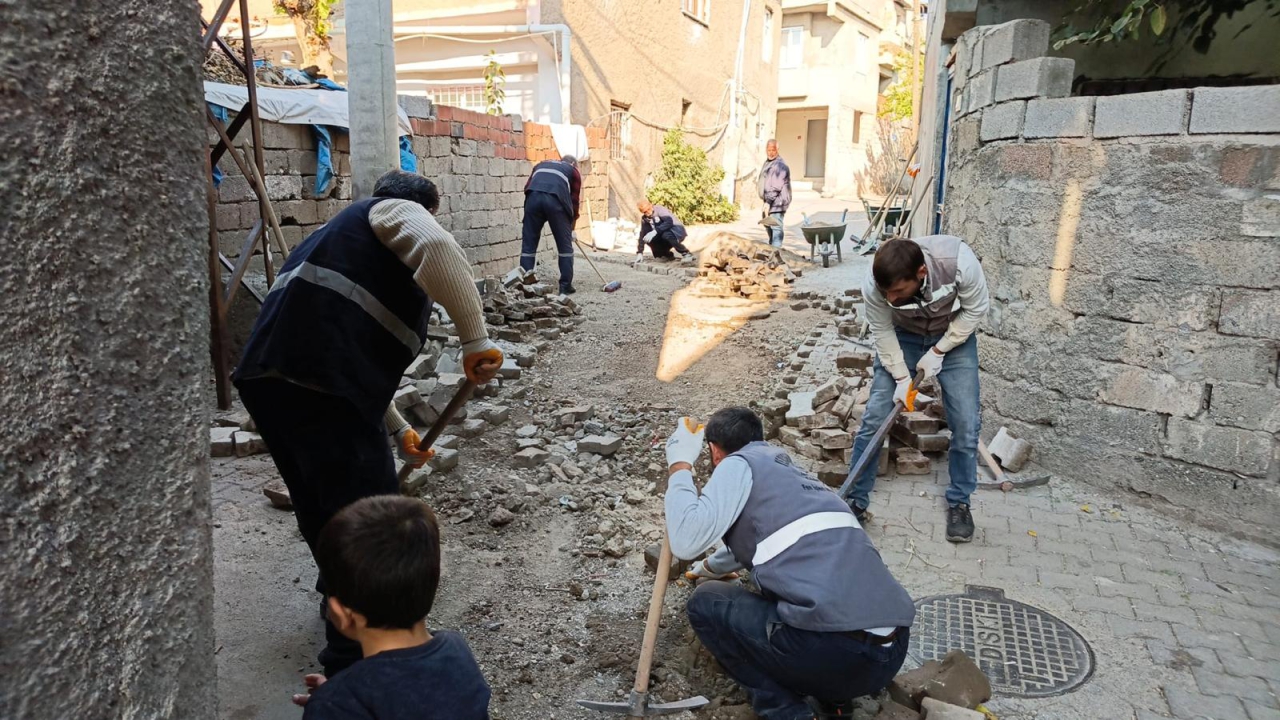 Şilbê (Yolaltı) mahallemizde bozuk yolları onarıyoruz