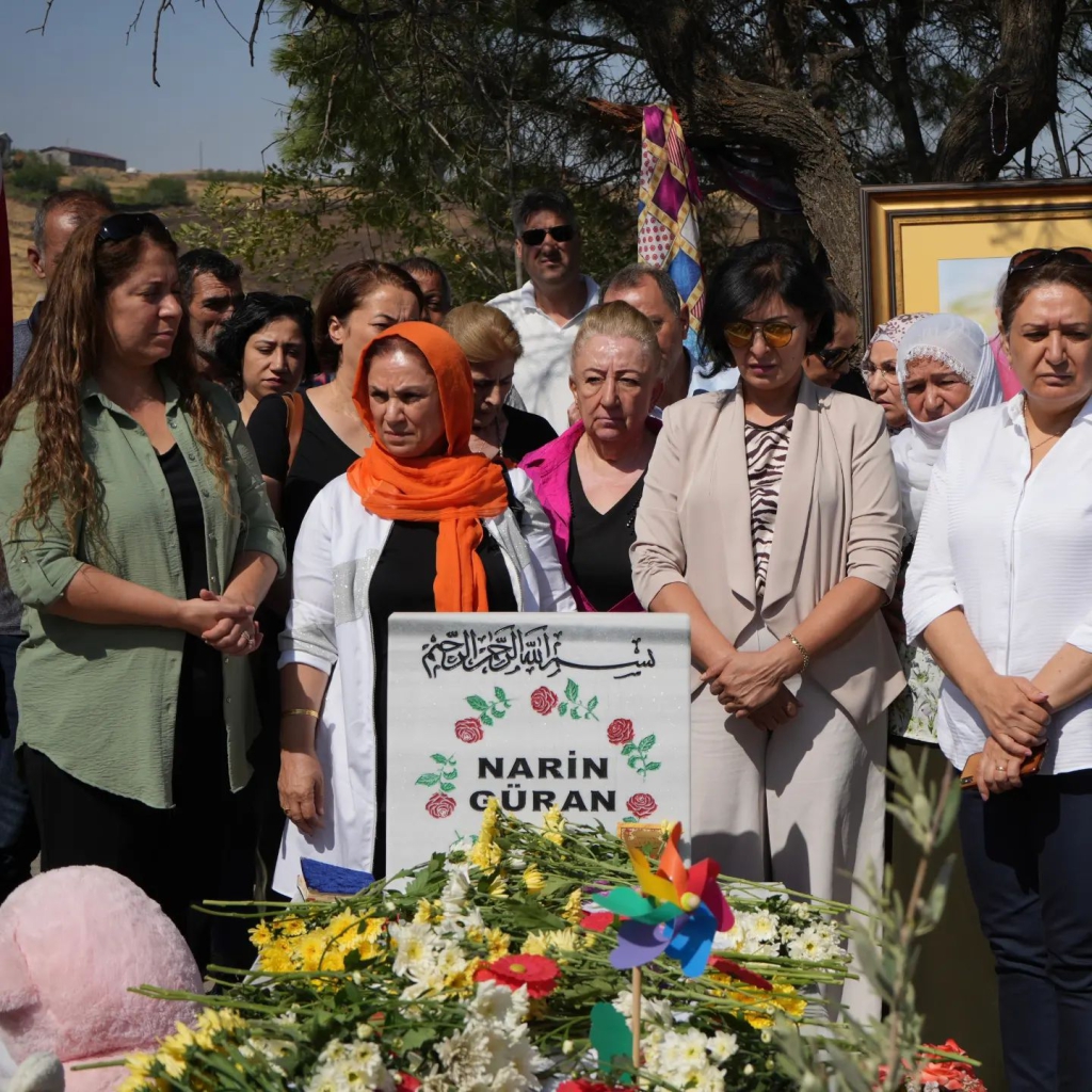 Eş Başkan Akdağ'ın da aralarında Bulunduğu Heyetten Narin'in Mezarına Ziyaret