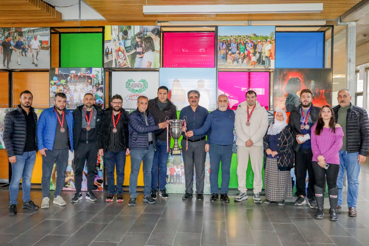 Surkent21 Engelliler Spor Kulübü Belediye Eşbaşkanımız Mehmet Ergün’ü makamında ziyaret etti.