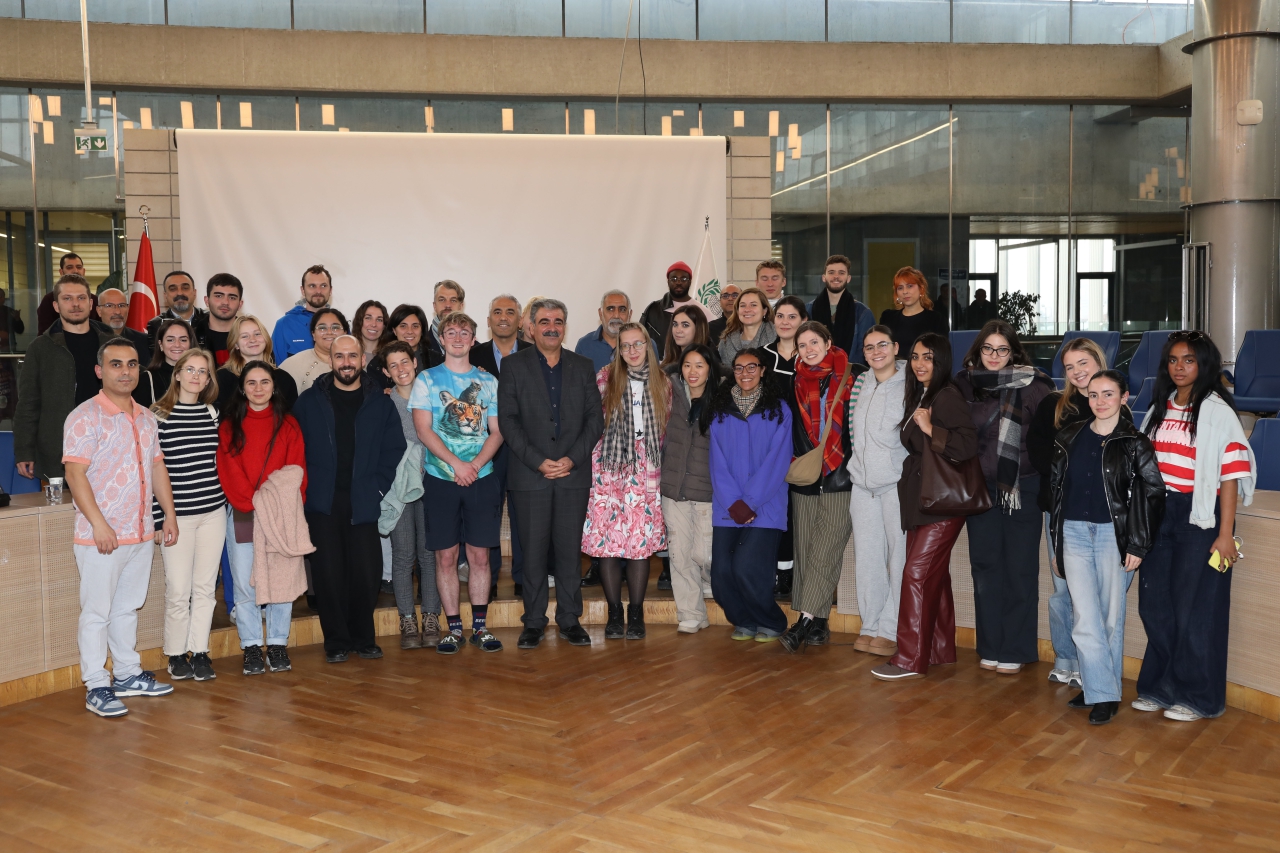 AB’ye Üye 13 Ülkeden Gelen Gençler Belediyemizi Ziyaret Etti