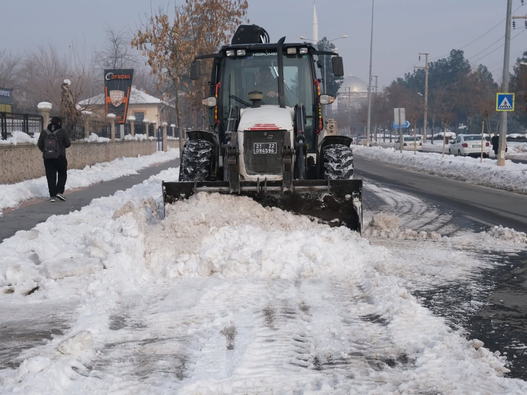Mahalle Yollarımızı Caddelerimizi ve Sokaklarımızı Bir Bir Temizliyoruz