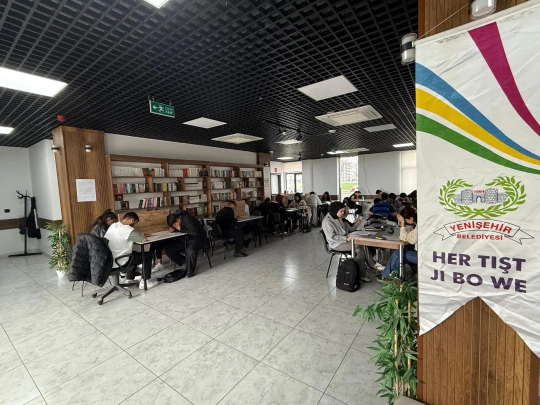 Yenişehir Belediyesi’nden Gençlere Ücretsiz Sınav Desteği