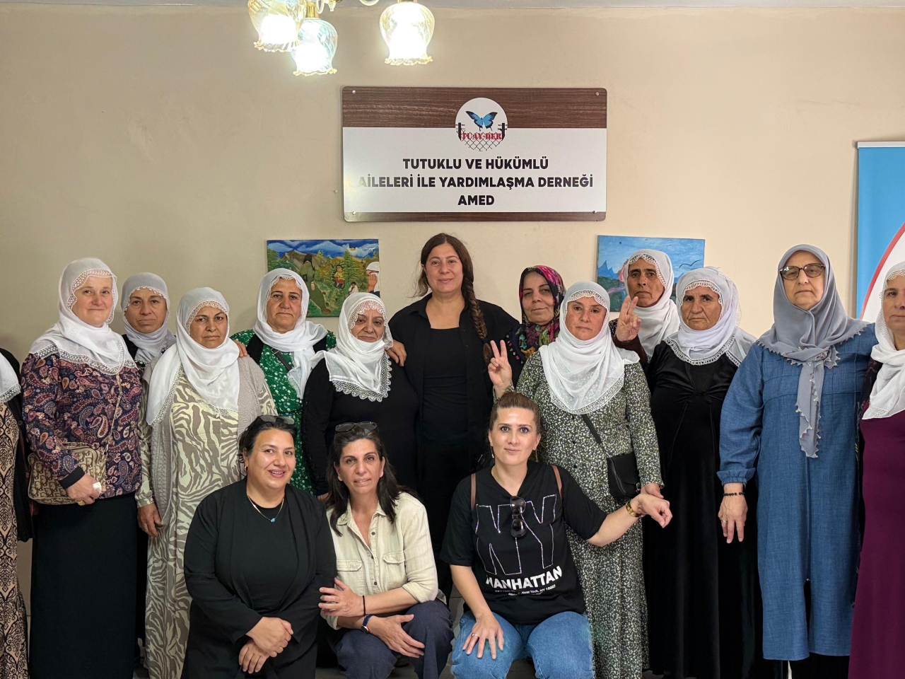 Eş başkanımız Safiye Akdağ ve meclis üyeleri, Tutuklu ve Hükümlü Aileleri ile Yardımlaşma Derneği (TUAY-DER)’e ziyarette bulundu.