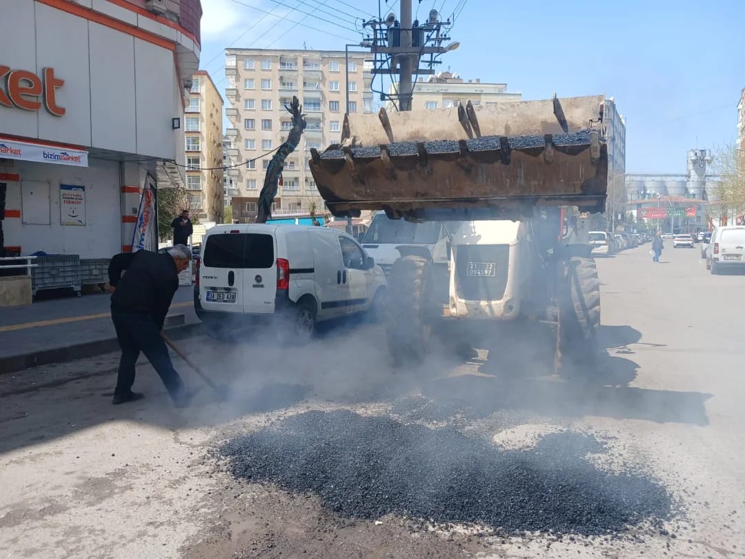 Asfalt Yama Çalışmalarımız Devam Ediyor