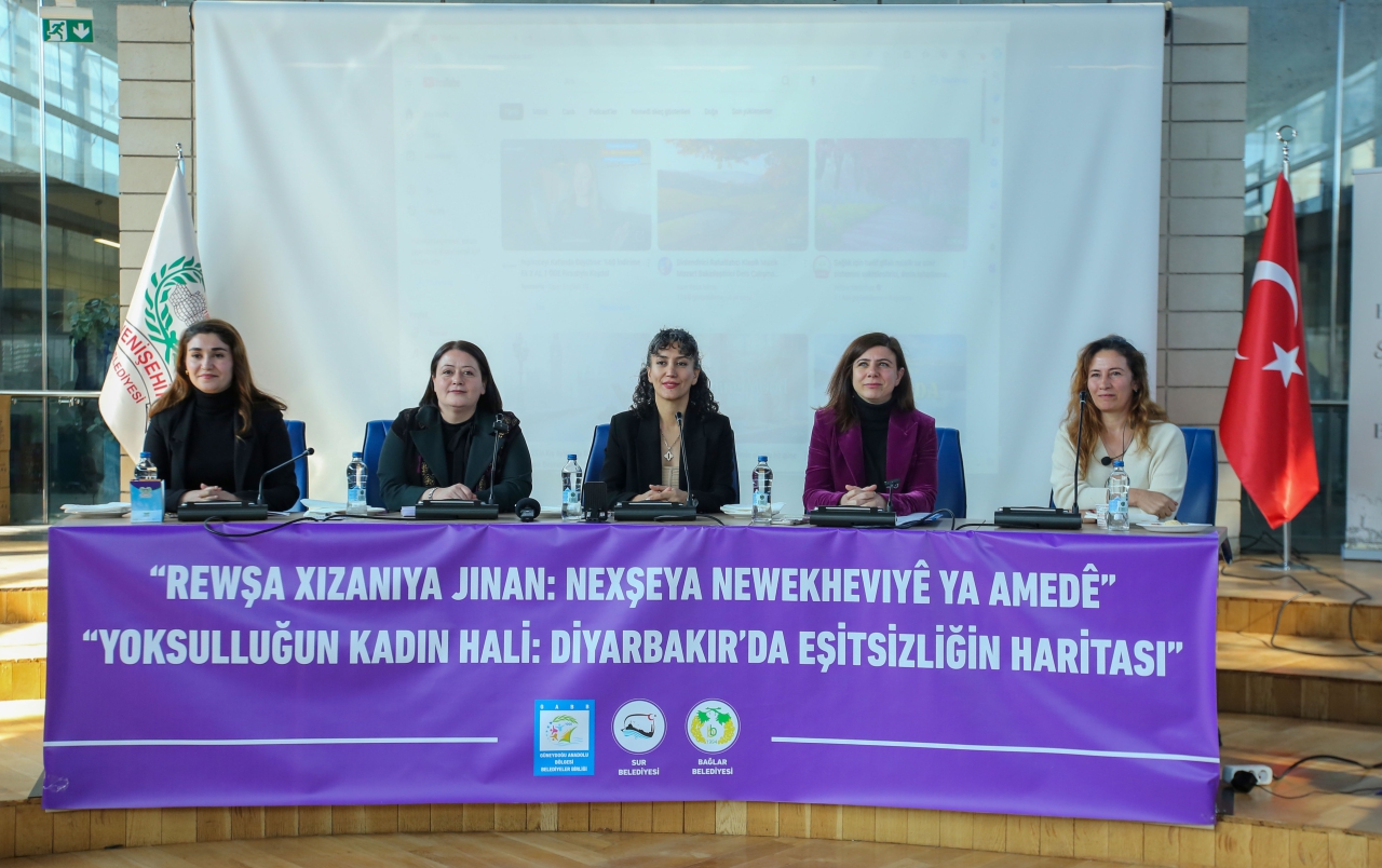 Belediyemiz 'Yoksulluğun Kadın Hali' Paneline Ev Sahipliği Yaptı!