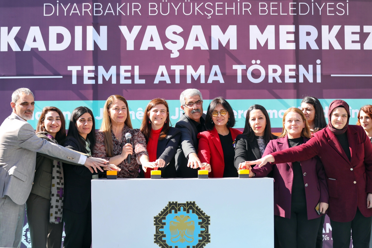 Eşbaşkanlar, Kadın Yaşam Merkezi’nin temel atma törenine katıldı