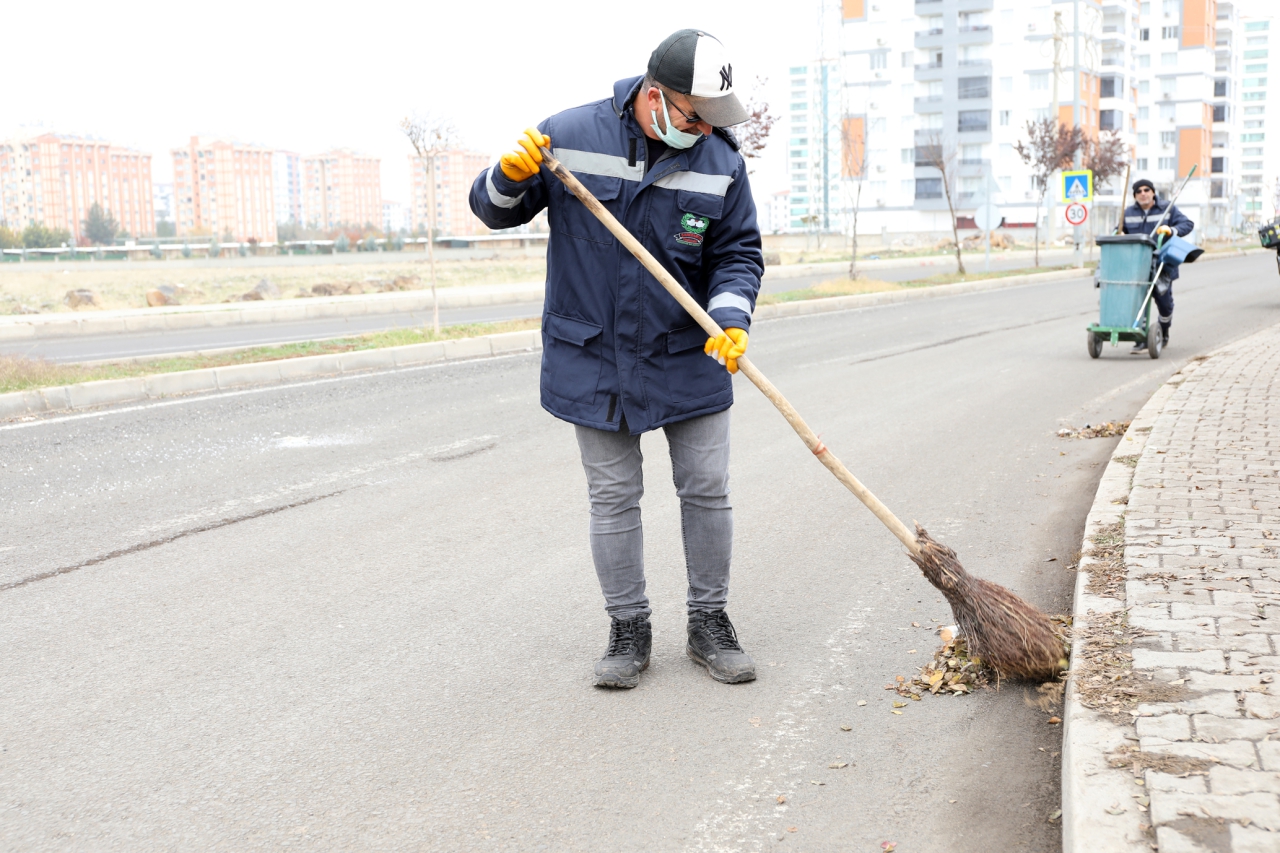 Temizlik İşleri Ekiplerimizden Üçkuyular’da Kapsamlı Temizlik