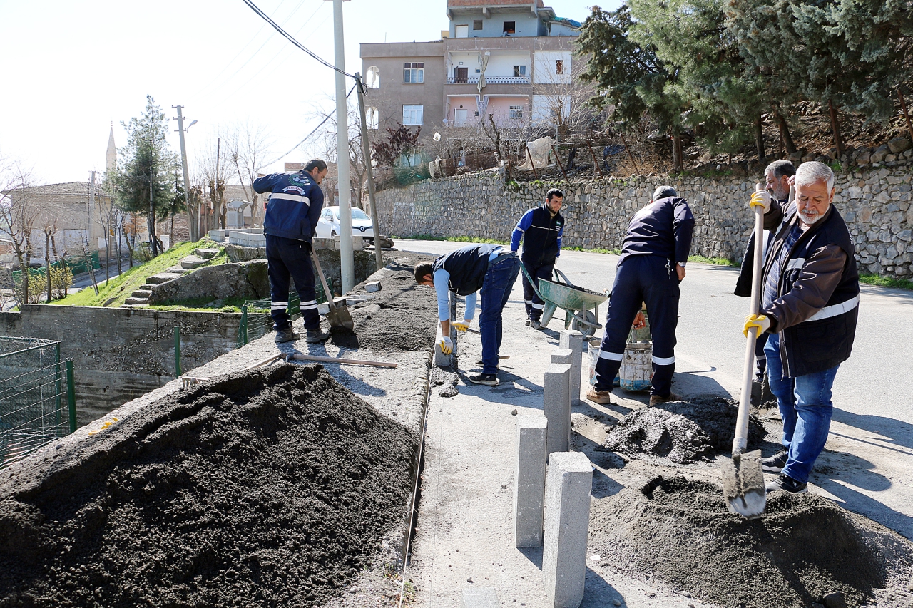 Ferit Köşk Mahallesi’nde Yeni Kaldırım Çalışmaları