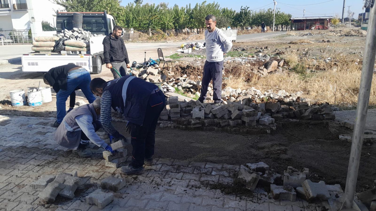 Parke taşı onarım çalışmalarına devam ediyoruz