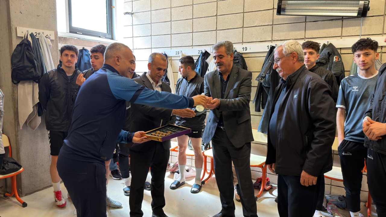 Eşbaşkan Ergün, Belediyespor Futbolcularıyla Bayramlaştı