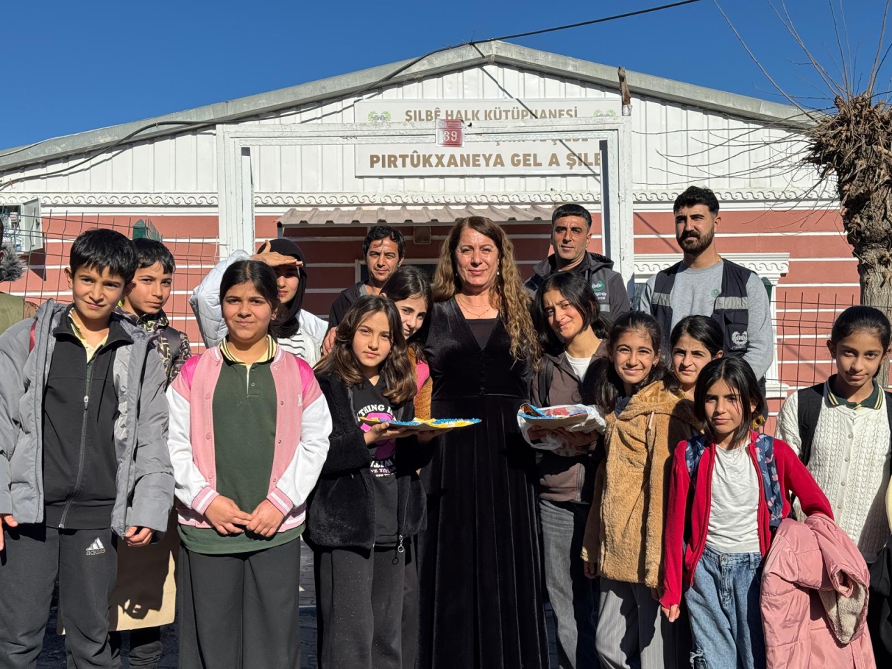 Eşbaşkanımız Akdağ’dan Açılış Öncesi Şilbê Halk Kütüphanesi’ne Ziyaret