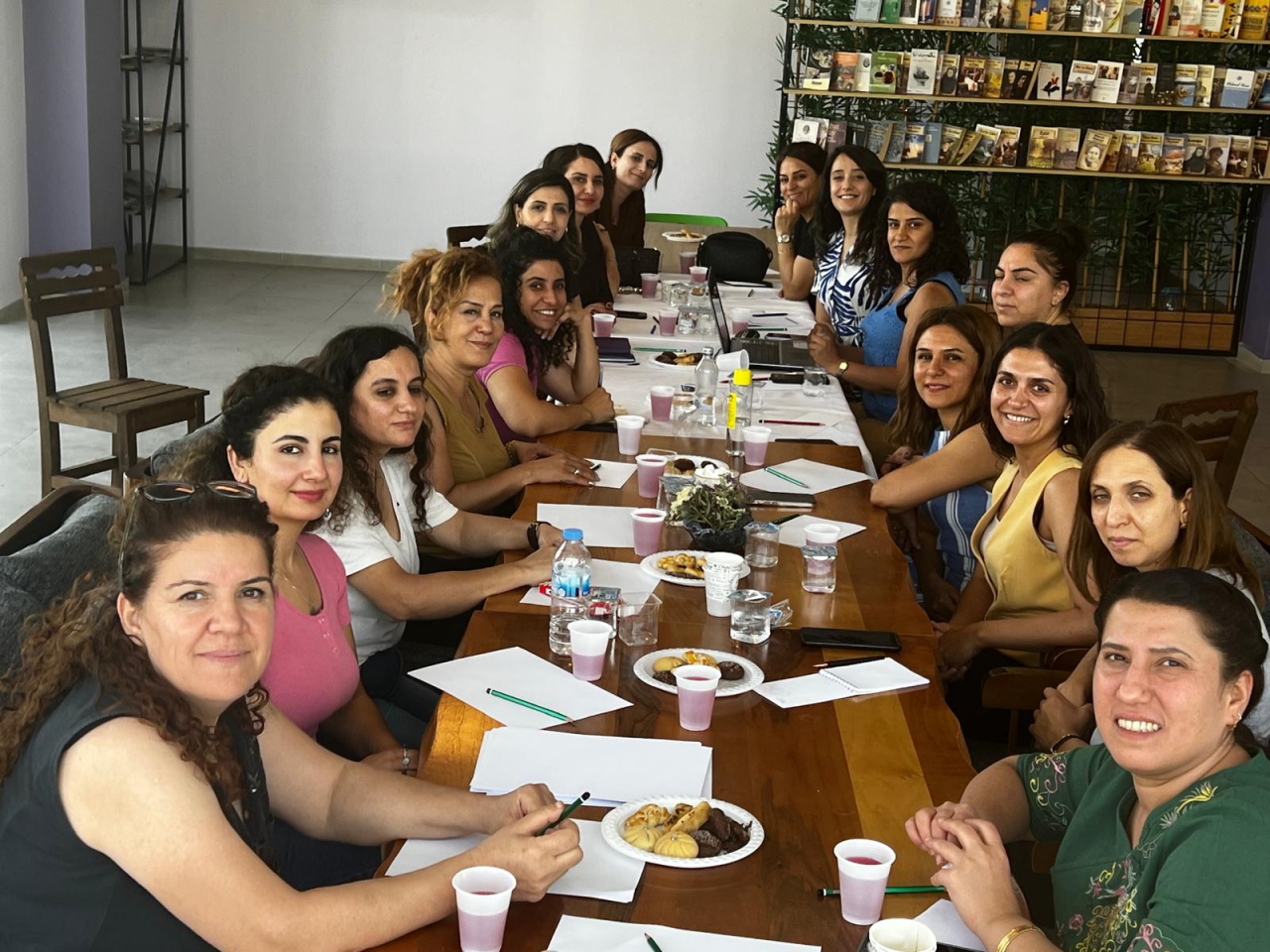 Amed Kadın ve Aile Hizmetleri Müdürleri Toplantısı Binevş Kadın Danışma Merkezi’nde Yapıldı