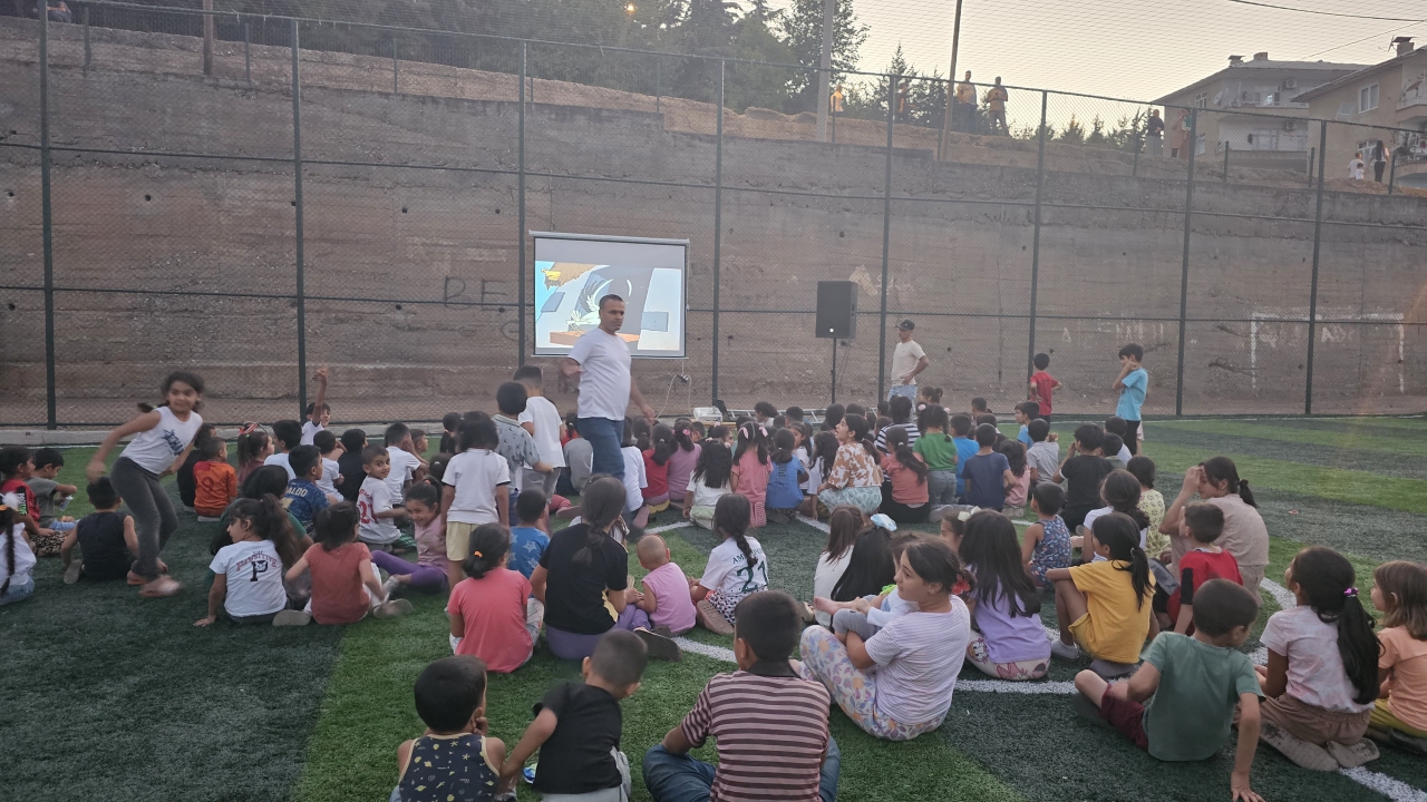 Fiskaya’da Çocuklarla Açık Hava Sinema Etkinliği Düzenlendi