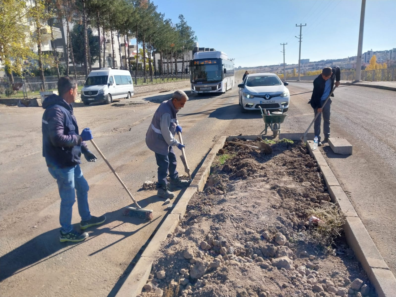 Gürdoğan Mahallesi’nde Kaldırım ve Orta Refüj Onarımı