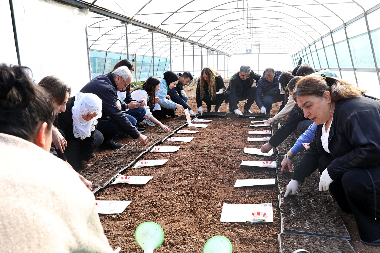 ZMO Genç Üyelerine Nev Bahçe’de Uygulamalı Tohum Ekimini 
