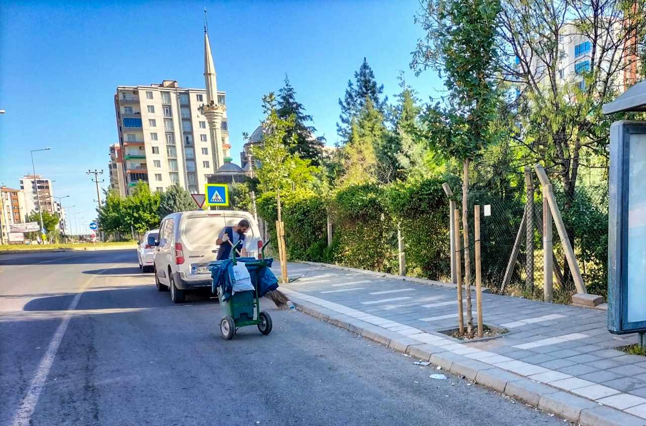 Temizlik çalışmalarımız hız kesmeden devam ediyor.