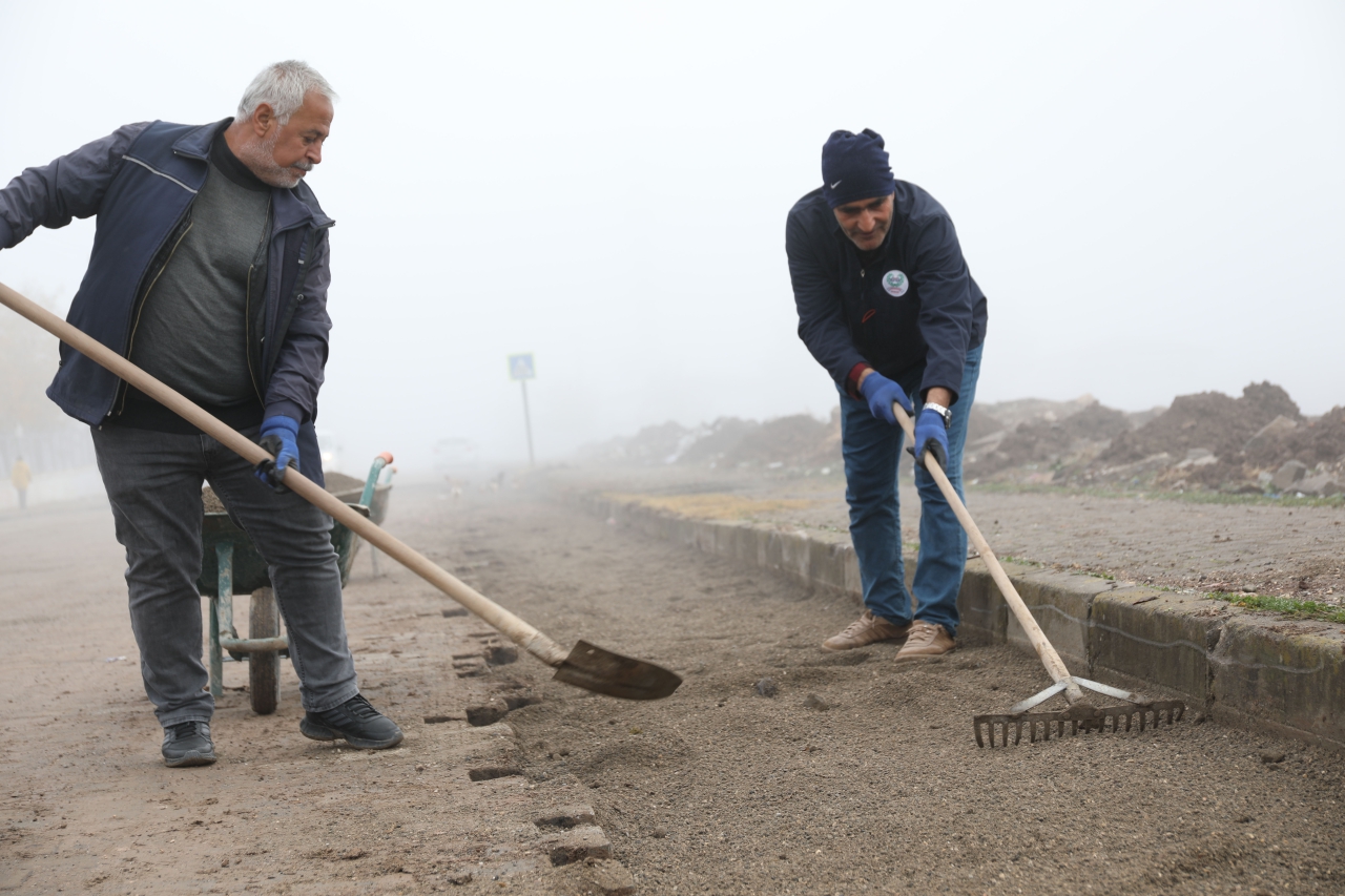 450 Evler’de Kaldırım Temizliği ve Parke Onarım Çalışması