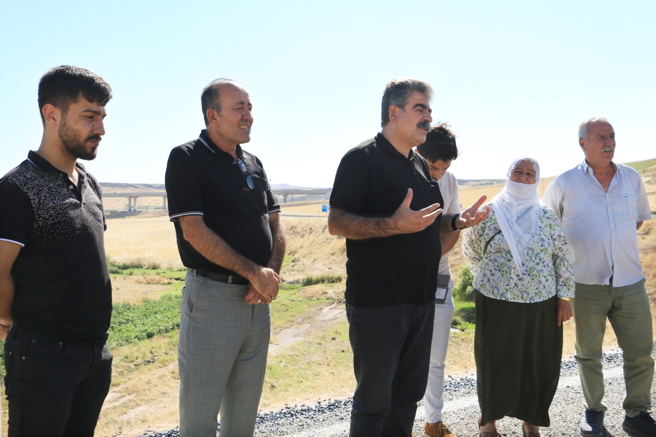 Eş Başkan Mehmet Ergün,Çixsor Yaytaş Köyü Yolunda İncelemelerde Bulundu