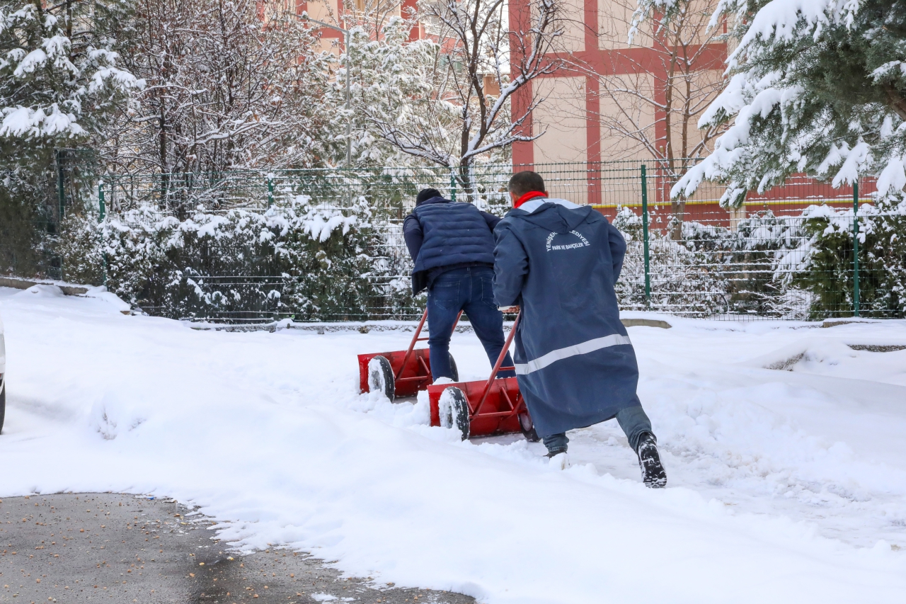 Karla Mücadele İçin 103 Çalışan ve 18 Araçla Sahadayız