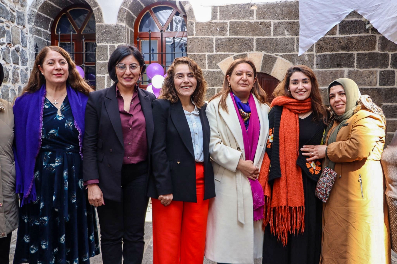 Eş Başkan Akdağ, Sur Kadın Dayanışma Merkezinin Açılışında
