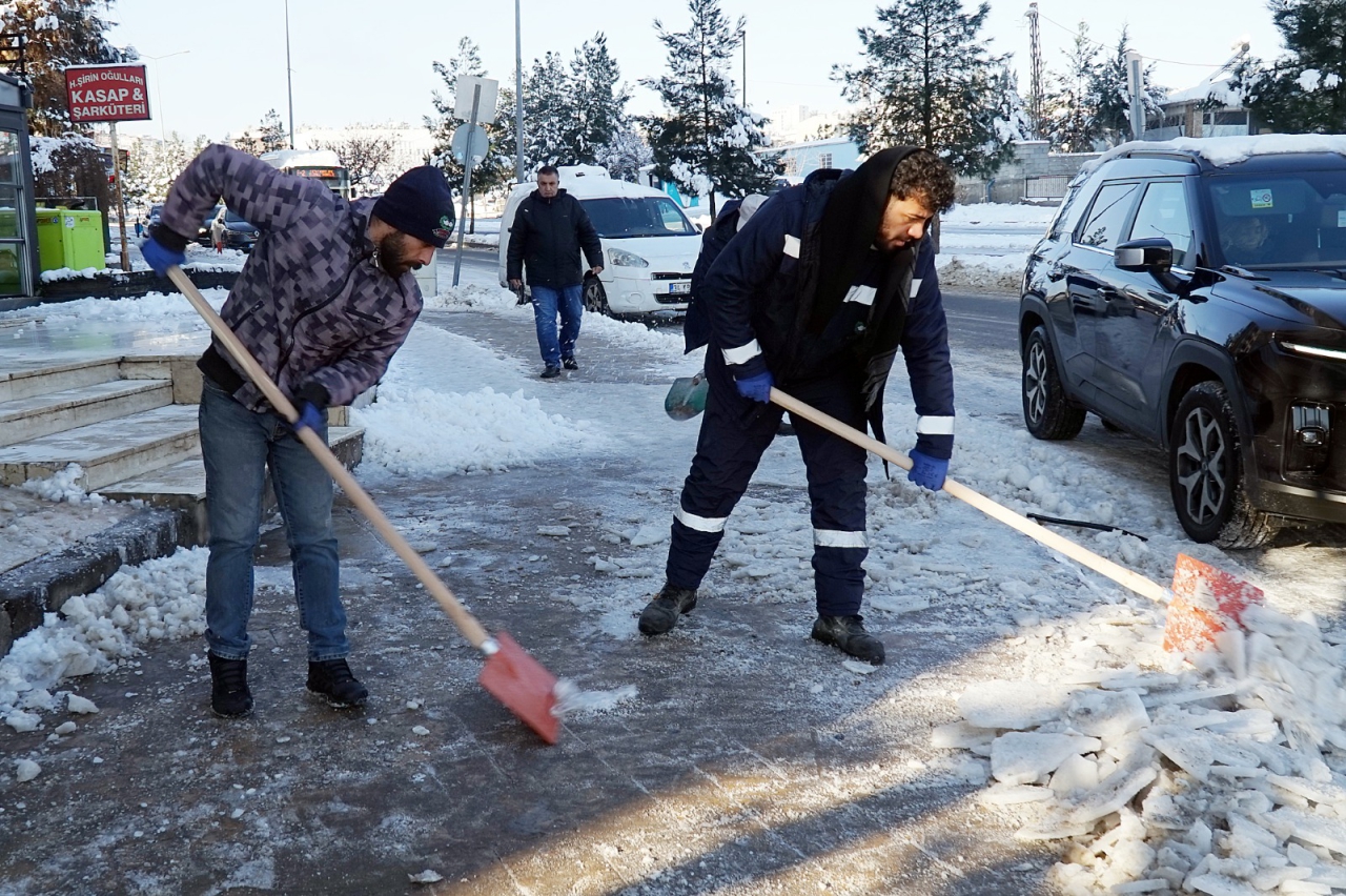  Kar ve Buzlanmaya Karşı Ekiplerimiz Sahada