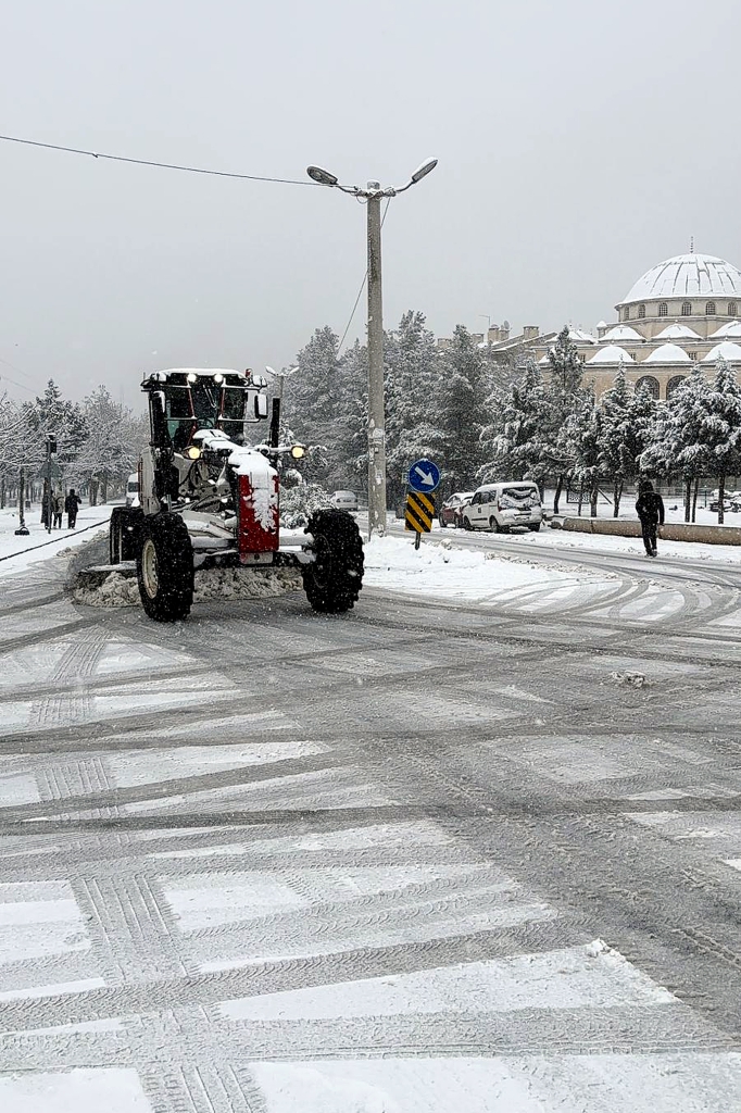 Fen İşleri Müdürlüğü’nden yoğun kar mesaisi