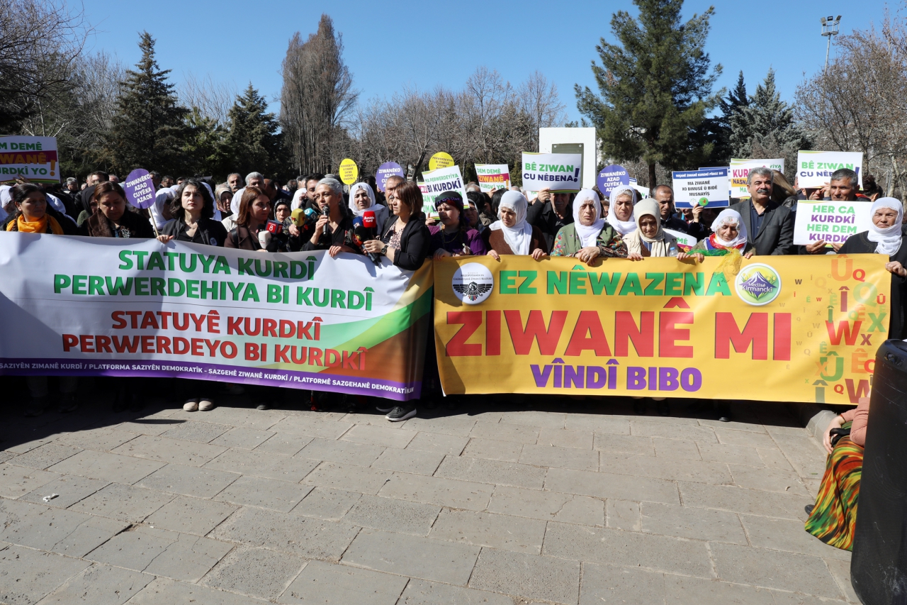 Eşbaşkanımız ve Meclis Üyelerimiz 21 Şubat Anadil Yürüyüşüne Katıldı