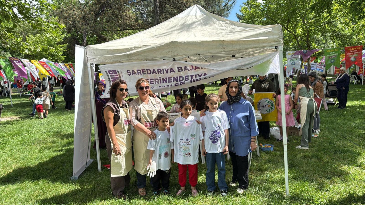 Çocuklar Kürt Dil Bayramı Etkinliklerinde Kendi Çantalarını Tasarladı