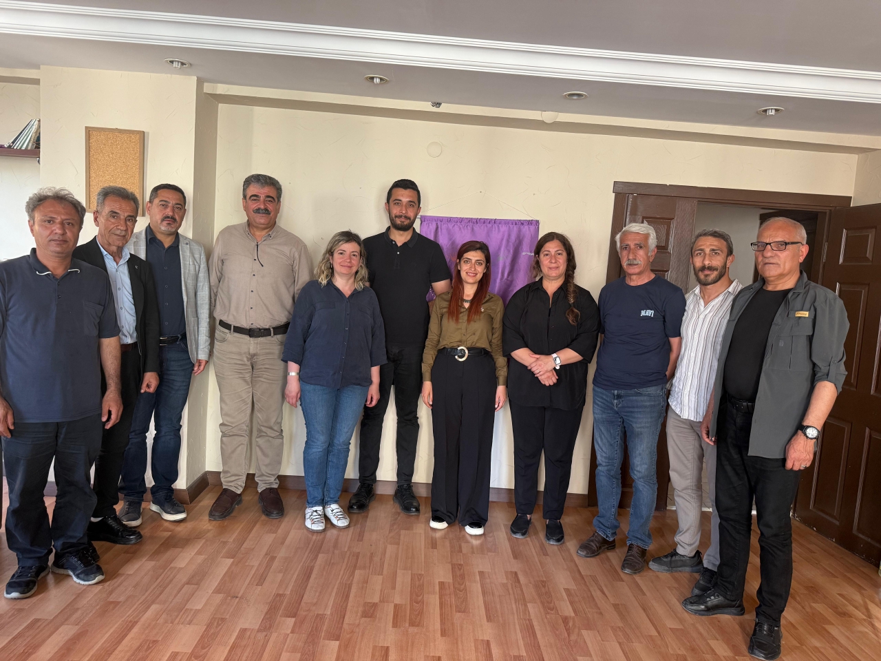 Eş başkanlarımız Safiye Akdağ, Mehmet Ergün ve meclis üyeleri, Mezopotamya Göç İzleme ve Araştırma Derneği’ne ziyaret gerçekleştirdi.