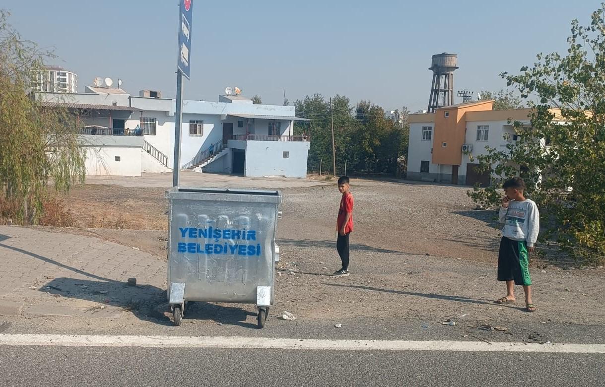 Elazığ Yolu Üzerinde Bulunan Çöp Konteynerlerimizi Yeniliyoruz