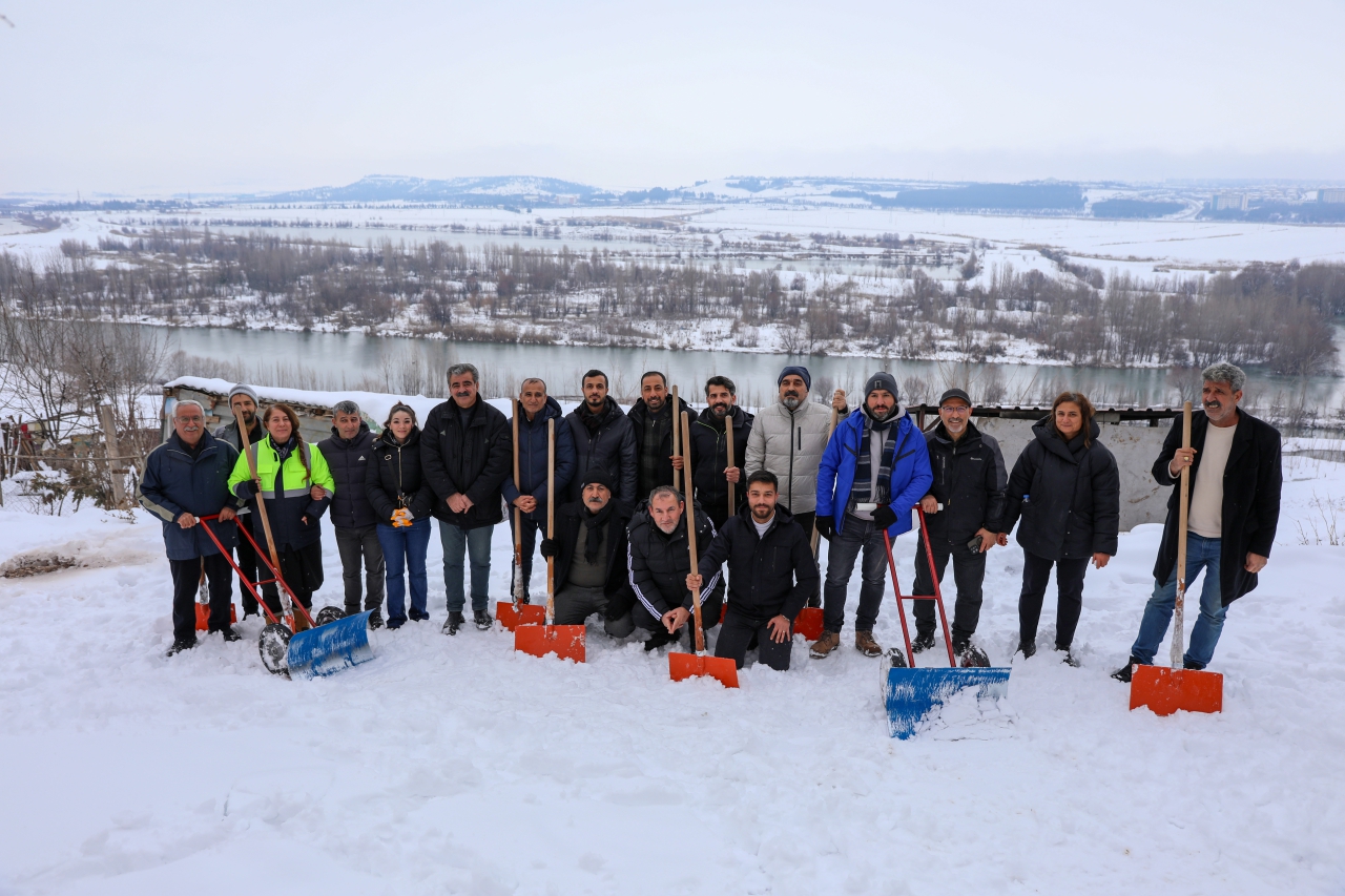 Eşbaşkanlarımız, Meclis üyelerimiz karla mücadele için sahaya çıktı