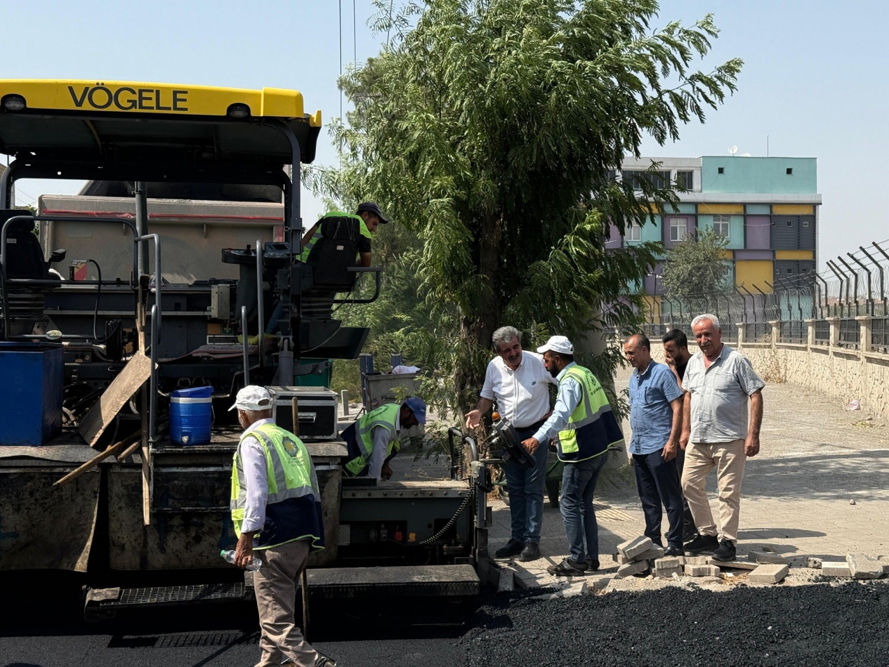 Şehitlik’te Asfalt Serim Çalışmaları Sürüyor