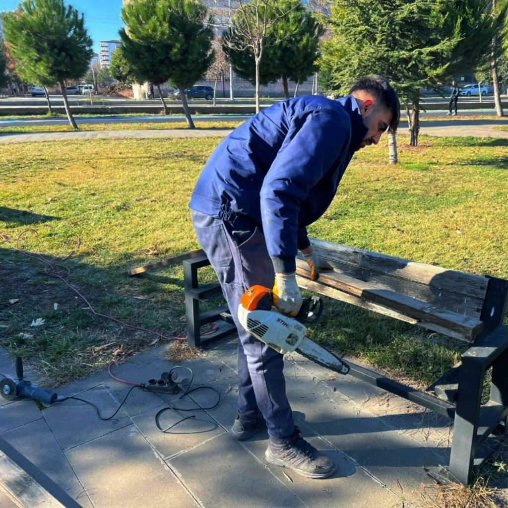 Parklarımızda Bakım ve Onarım Çalışmaları Devam Ediyor