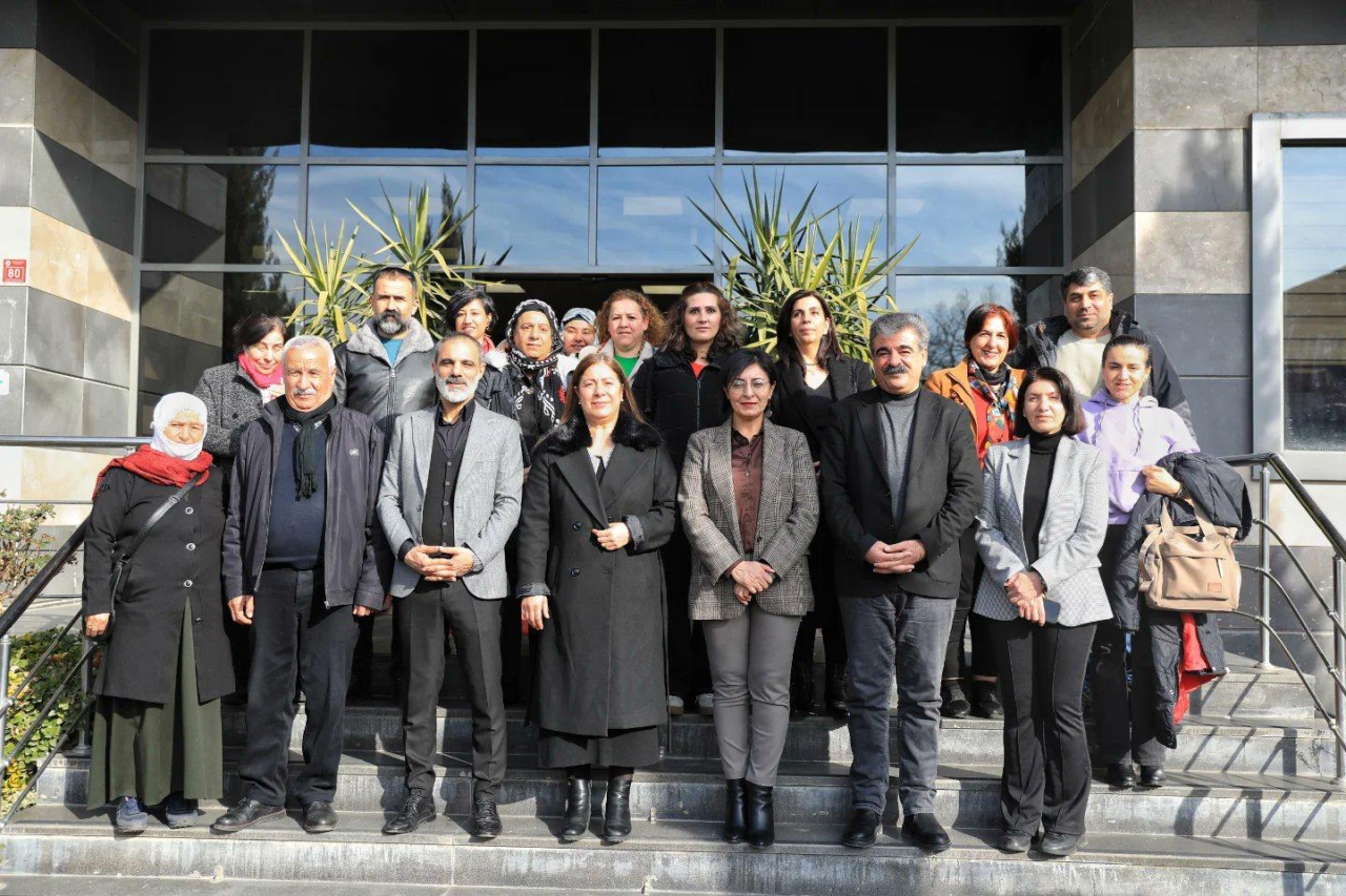 Eş Başkan Ergün ve Akdağ'dan Kayapınar'a Dayanışma Ziyareti
