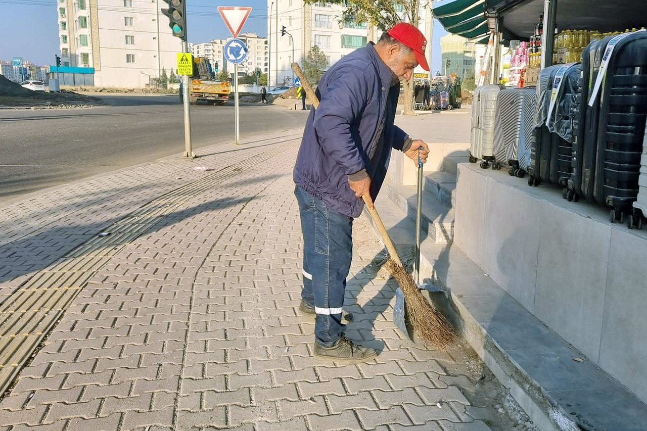 TOKİ Üçkuyular, Aziziye Mahallesi ve On Gözlü Köprü’de Temizlik Çalışması