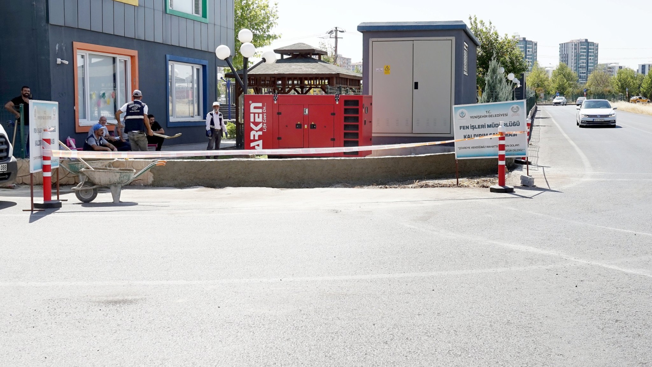 Fabrika mahalesi'nde Tehlike Arz Eden Yolda Çalışma 