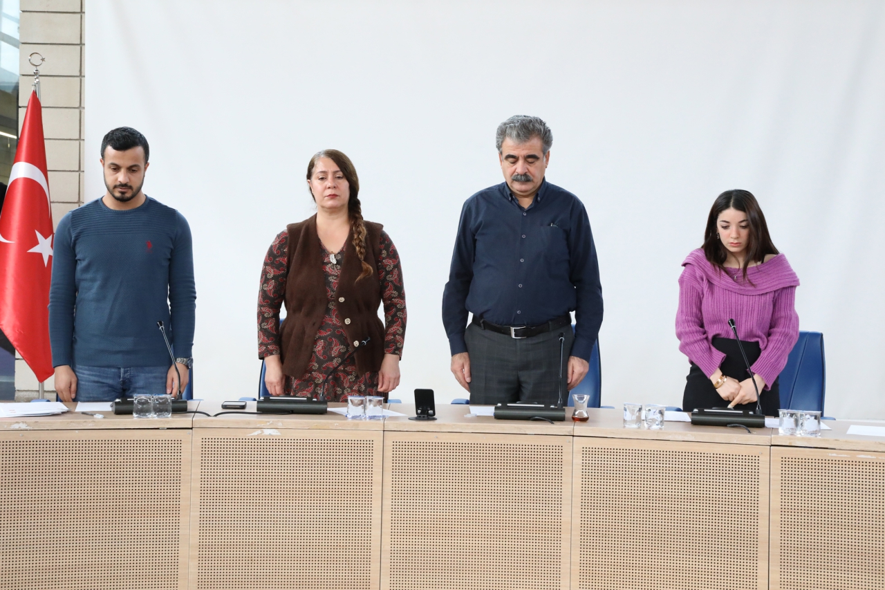  Belediye Meclis Toplantısında 6 Şubat Depremlerinde Yaşamını Yitirenler Anıldı