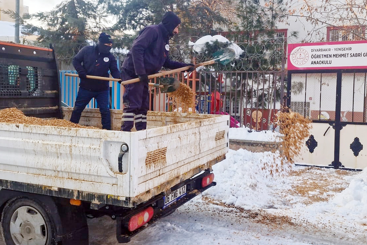 İlçemiz Genelindeki 72 Okulda Kar Temizliği Çalışması