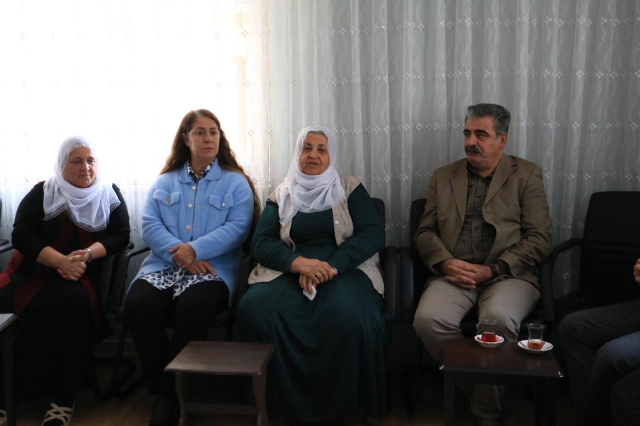 Eş Başkanlar Safiye Akdağ ve Mehmet Ergün’den Barış Anneleri Meclisine Ziyaret