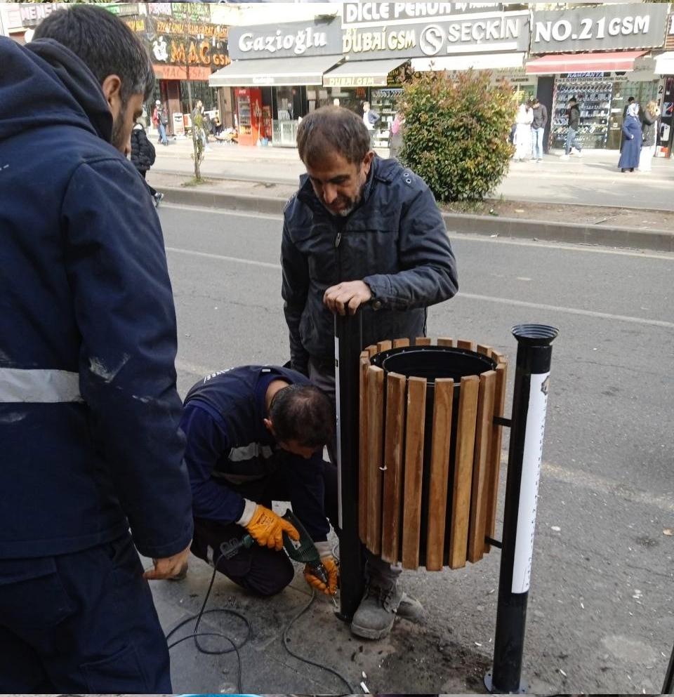 Cadde ve Sokaklardaki Çöp Kovaları Yenileniyor