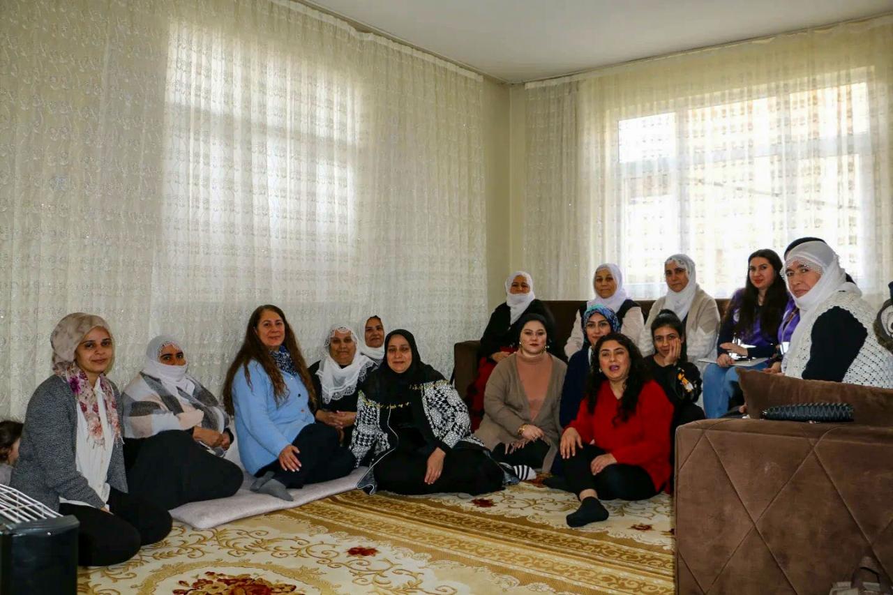 Şiddeti Birlikte Durduracağız" kampanyası kapsamında Ferit Köşk Mahallesi'nde kadın yurttaşlarla bir