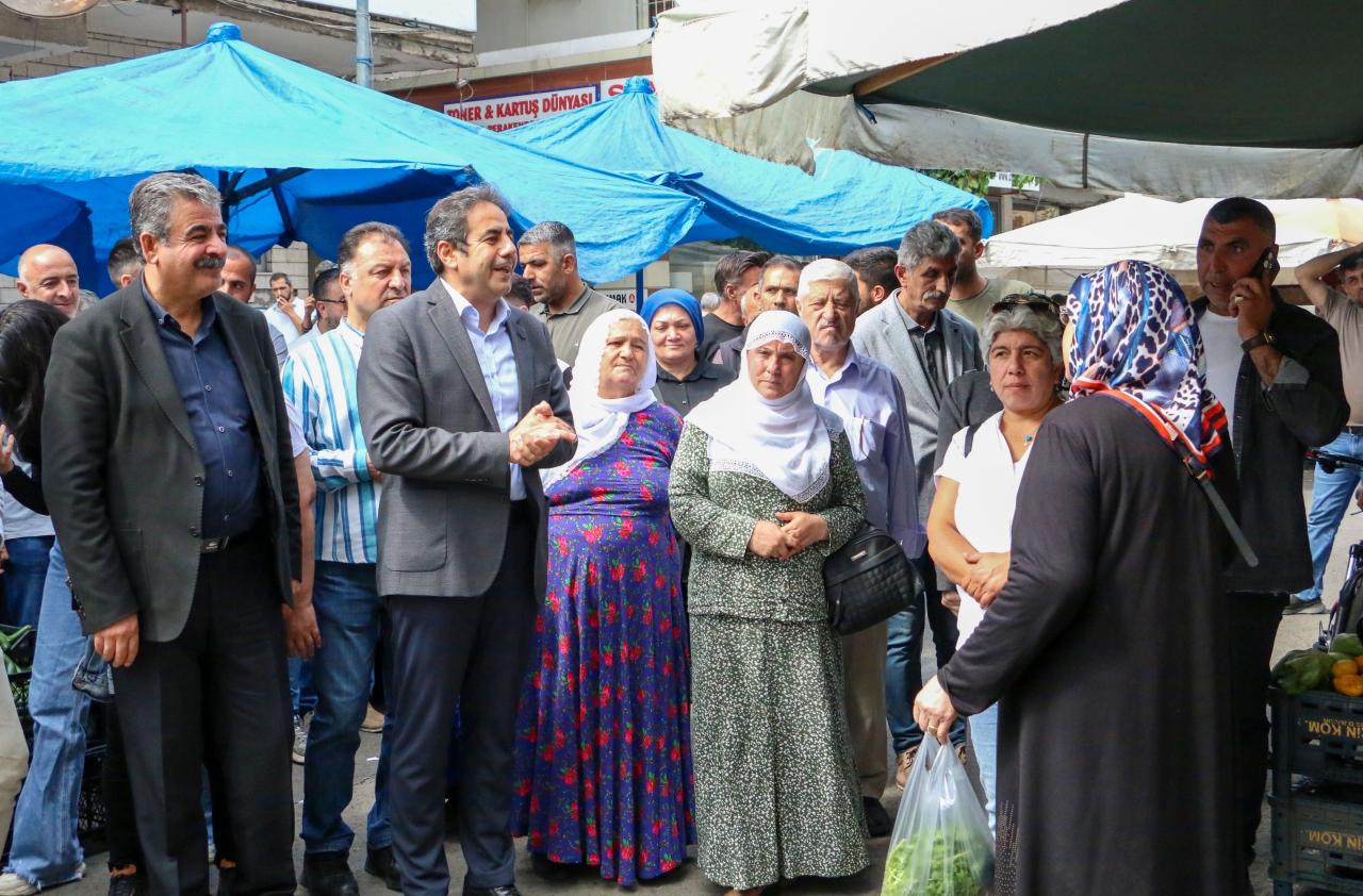 Eş Başkanlar Esnaf ve Halkla Buluştu