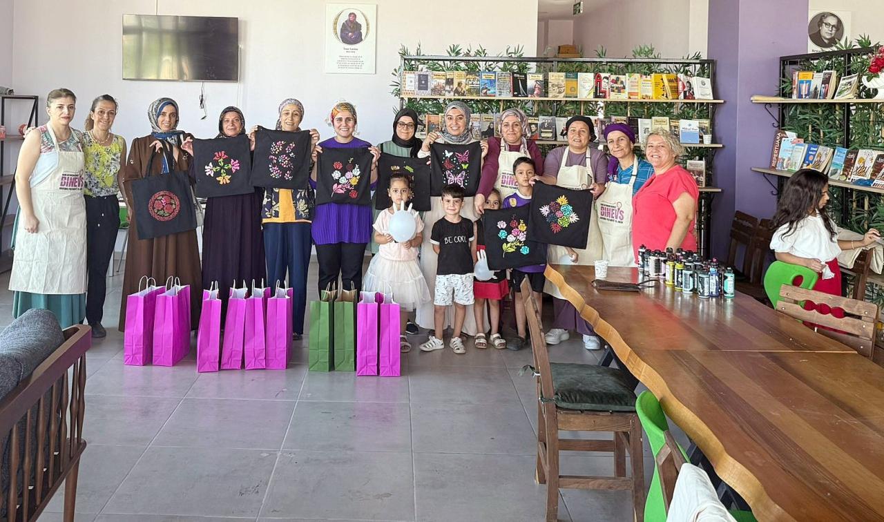 Binevş Kadın Dayanışma Merkezi’nde Çanta Boyama Etkinliği