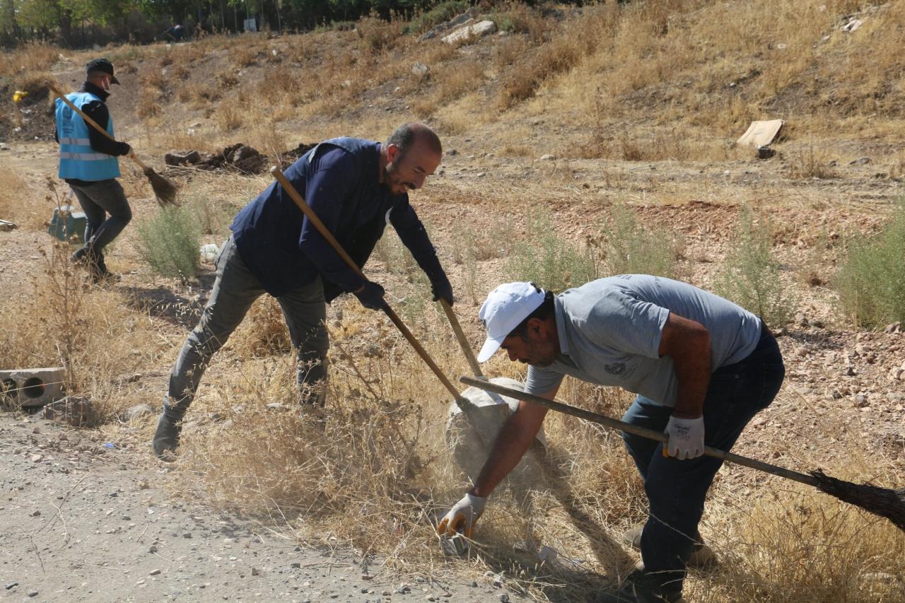 Şeyh Said Bulvarı’nda kapsamlı refüj temizliği